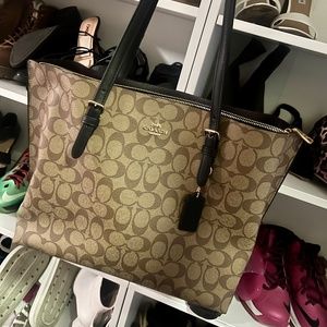 Coach - Mollie Tote In Signature Canvas